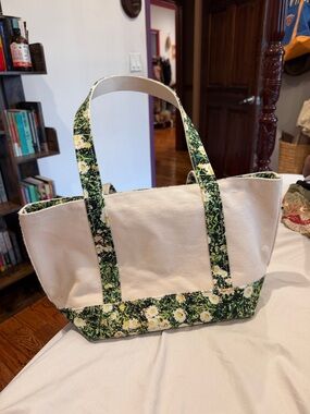 BAGGU Small Heavyweight Canvas
Boat Tote - Daisy Print